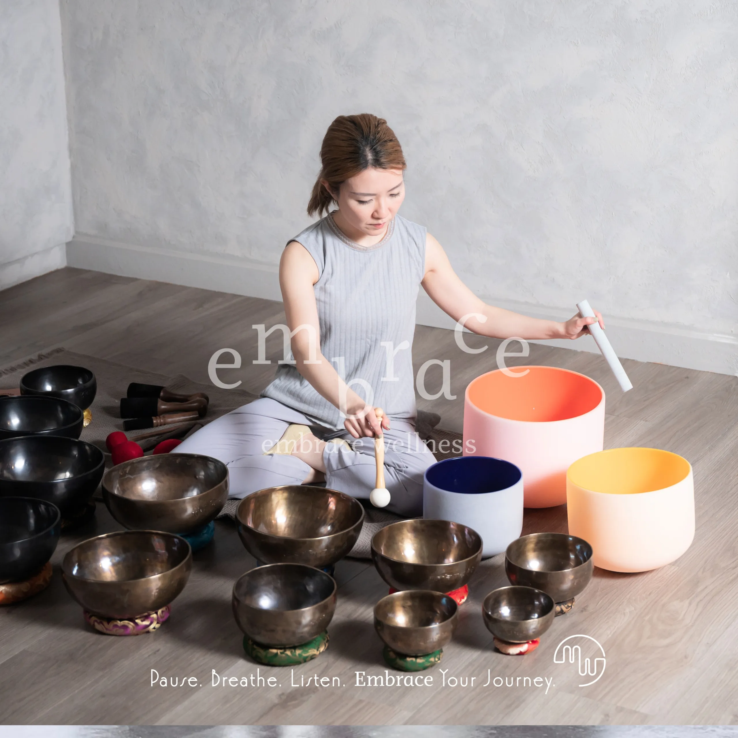 Manlee W surrounded by Tibetan singing bowls – professional sound healer at Embrace Wellness Newbury