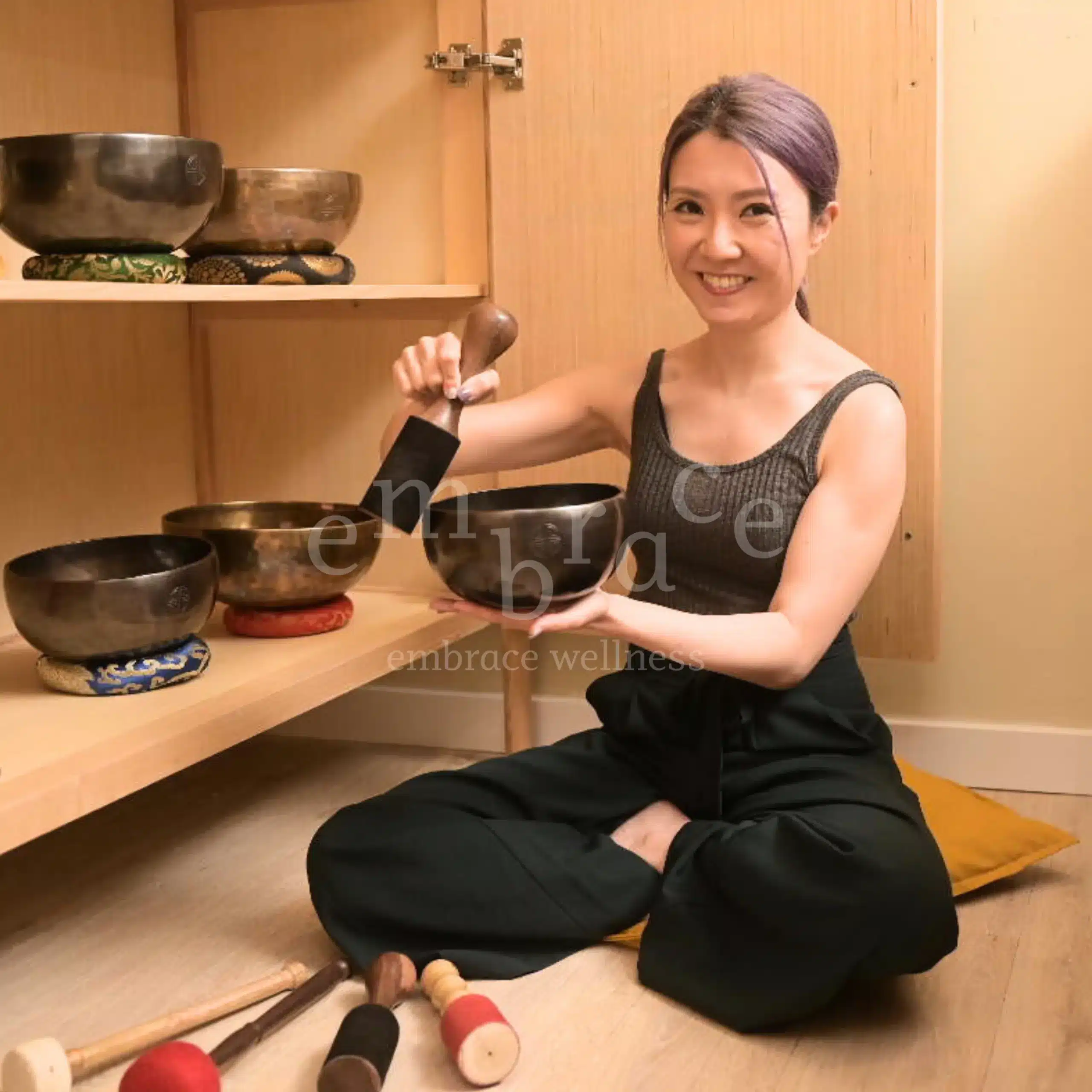 Professional and experienced sound healer Manlee W offering sound healing with Tibetan singing bowls at Embrace Wellness in Newbury, Berkshire.